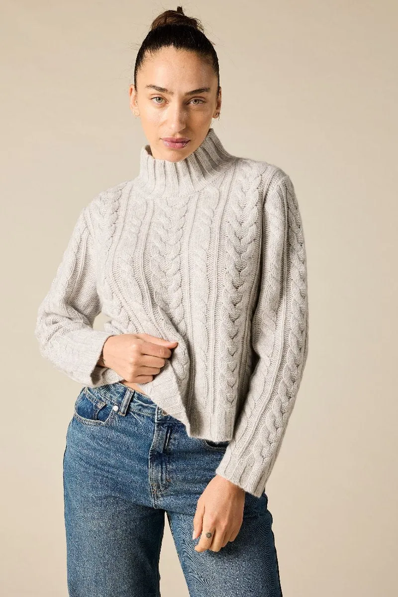 Cashmere Lauren Cable knit in Pale Marle Grey